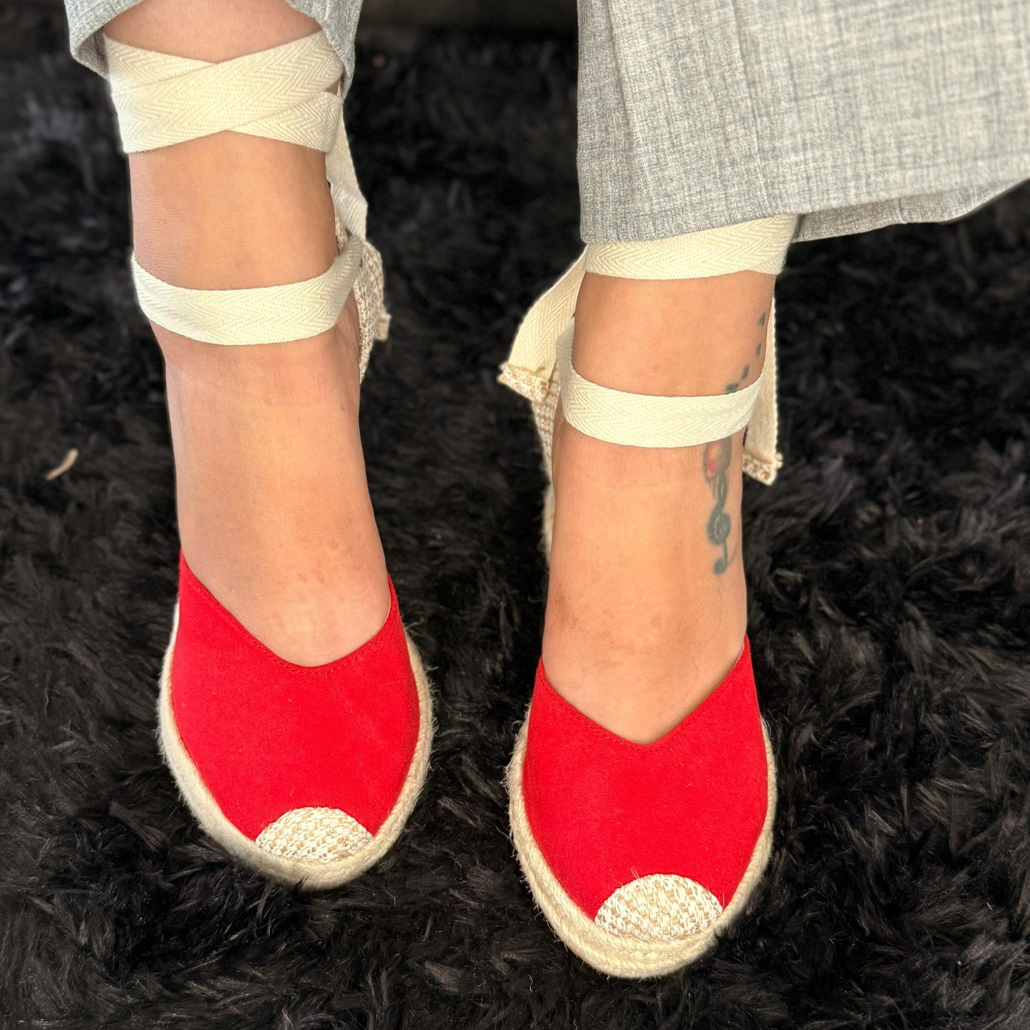 Tani - High quality, Lightweight, Comfortable, Elegant, thick foot, one size up.