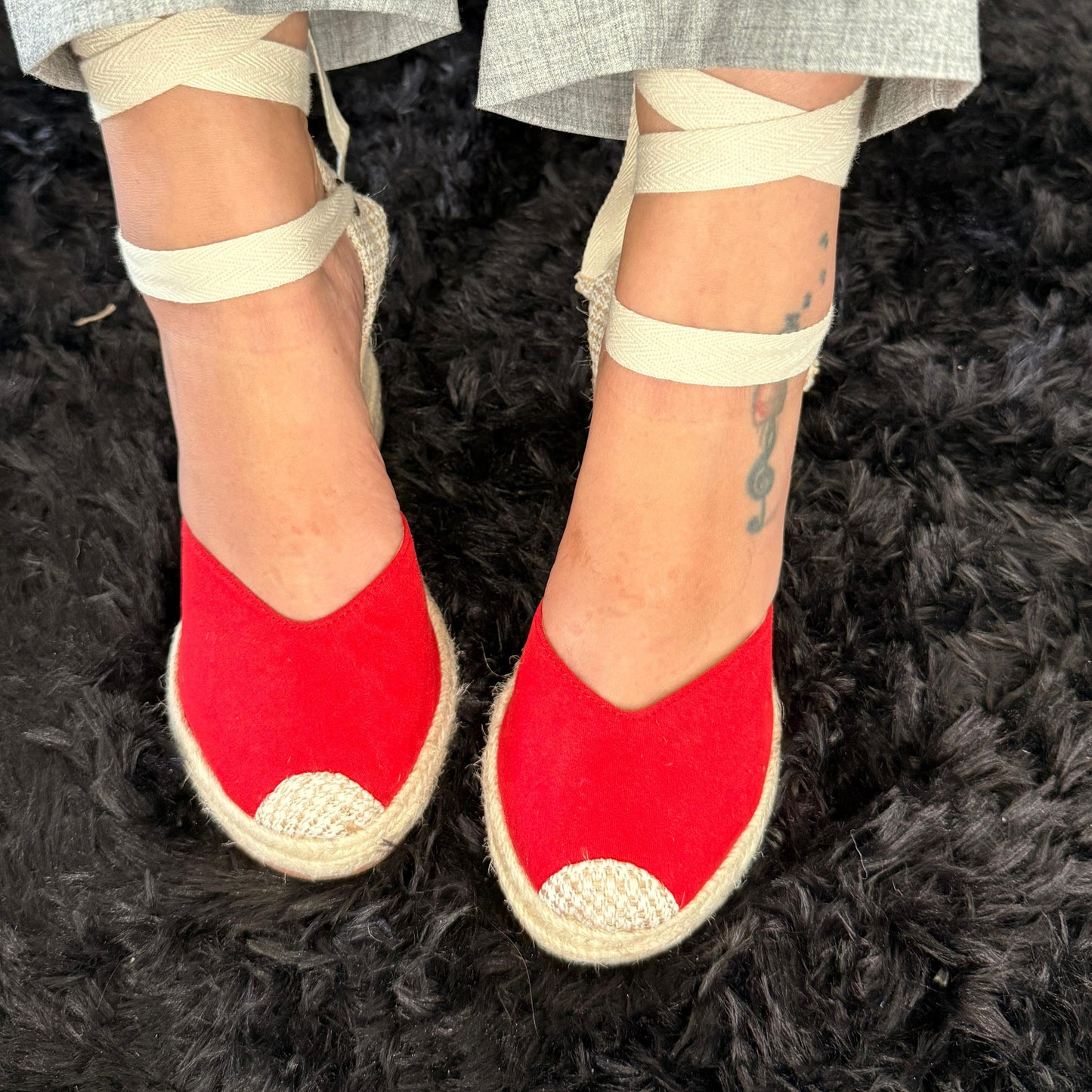 Tani - High quality, Lightweight, Comfortable, Elegant, thick foot, one size up.