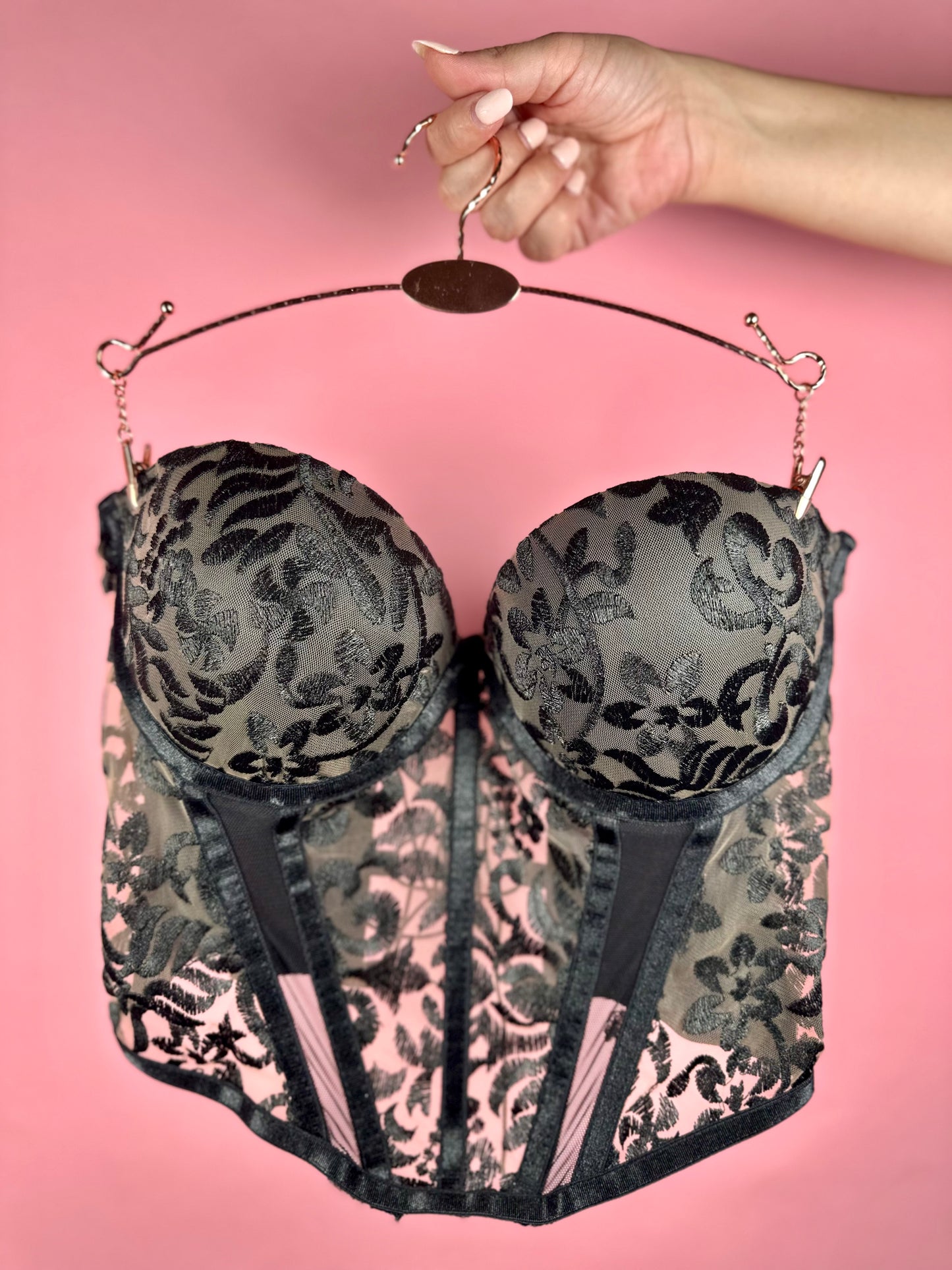1 Exclusive Corset, highlights your figure, quality in the details