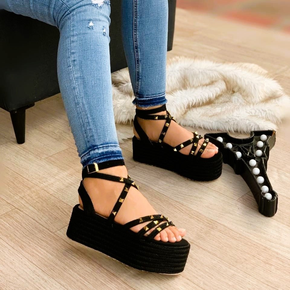 Mily Negro - pie Normal Ancho -Heart Sandals Handmade Platforms of High Quality and Comfort.