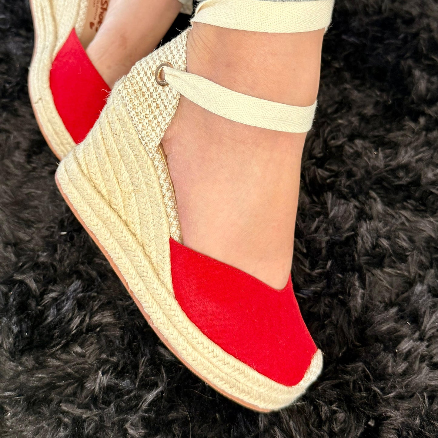 Tani - High quality,   Lightweight, Comfortable, Elegant, thick foot, one size up.