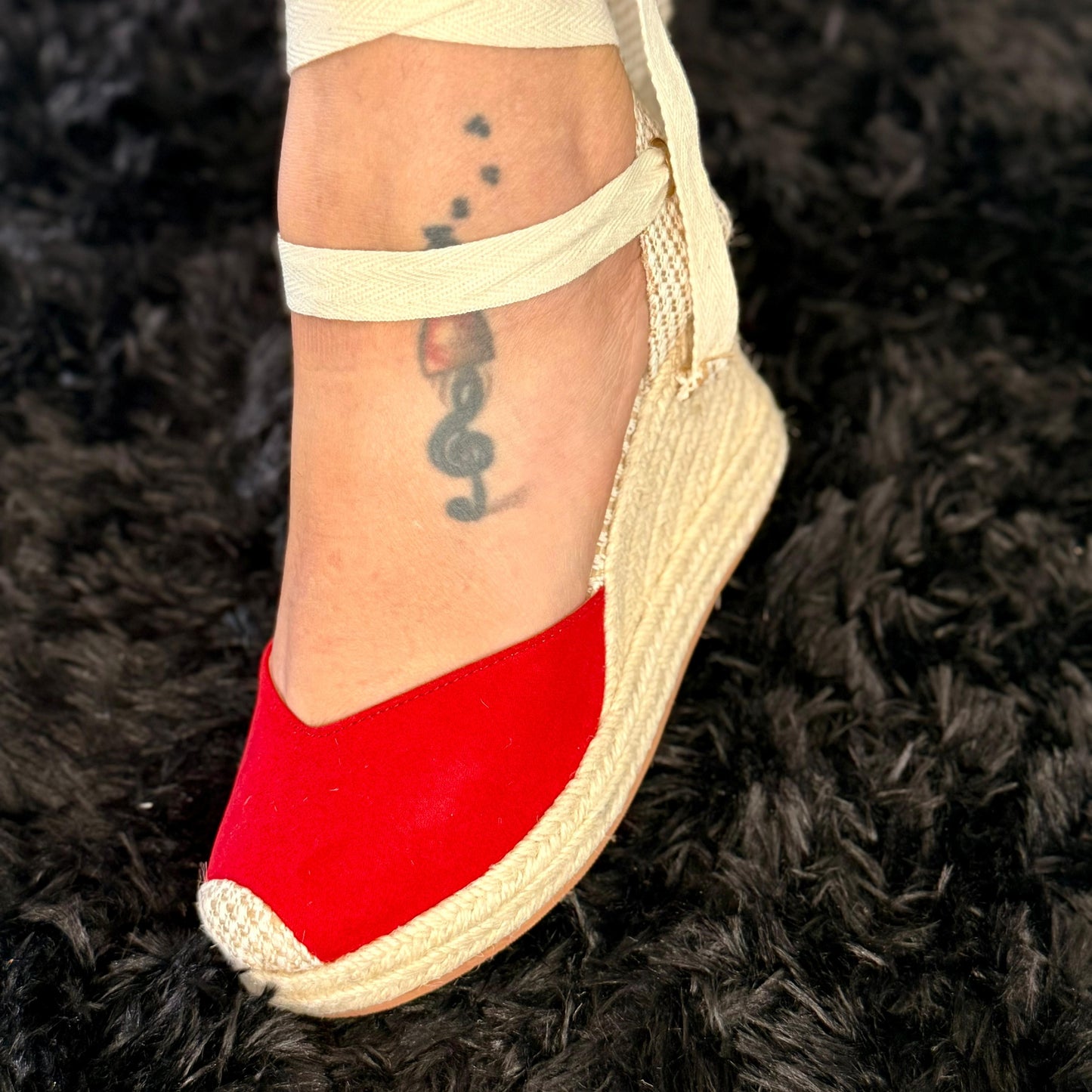 Tani - High quality,   Lightweight, Comfortable, Elegant, thick foot, one size up.