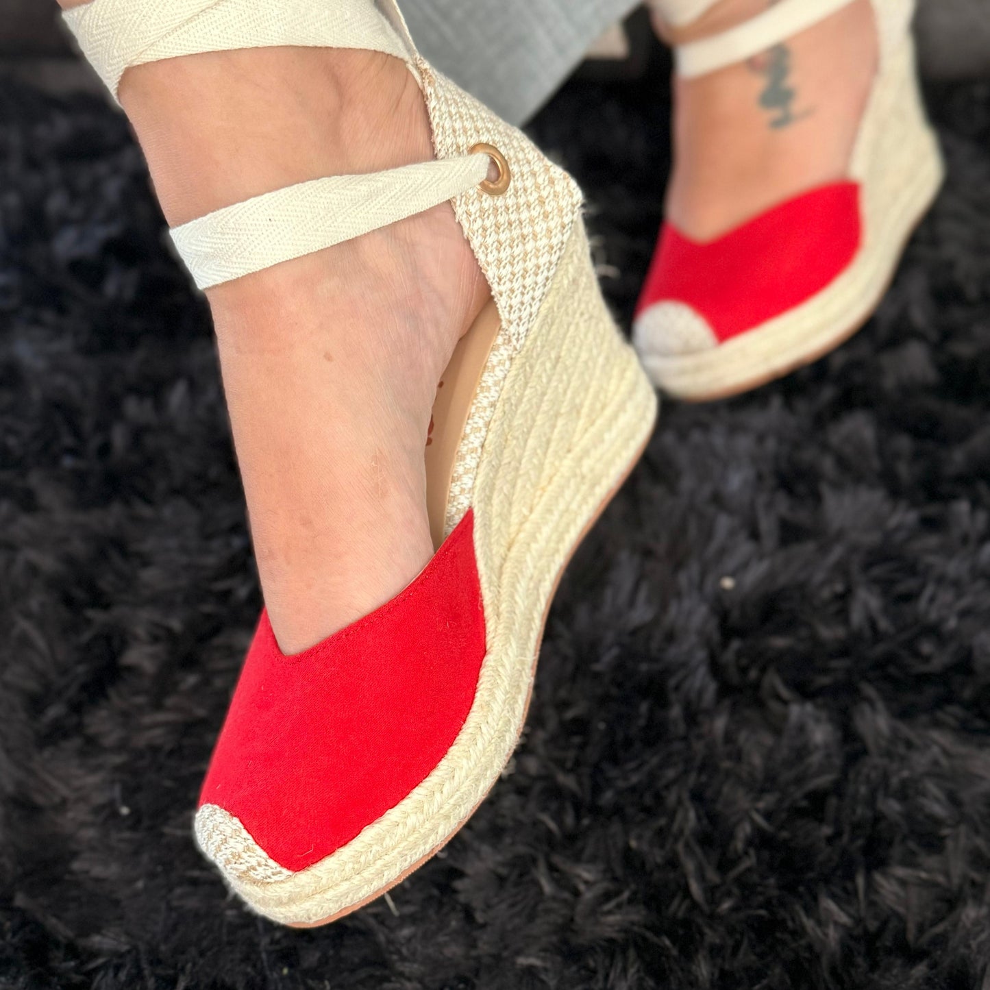 Tani - High quality,   Lightweight, Comfortable, Elegant, thick foot, one size up.