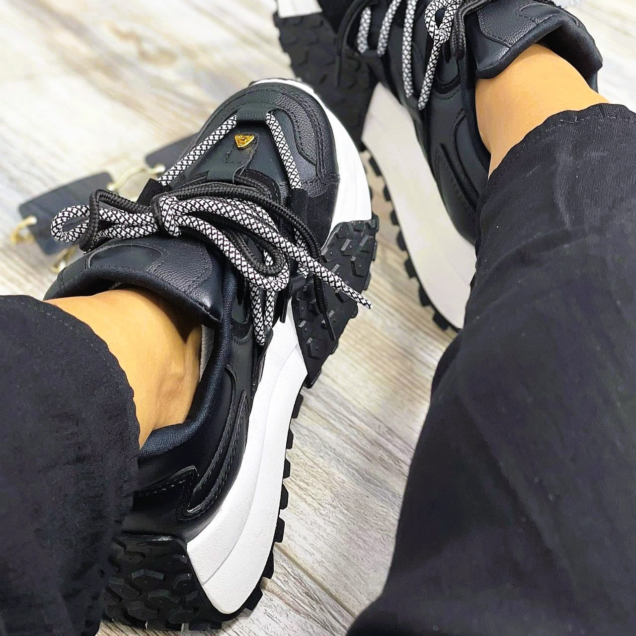Dublin - Urban Colombian Sneakers , Bright Flashes - Style and Comfort.