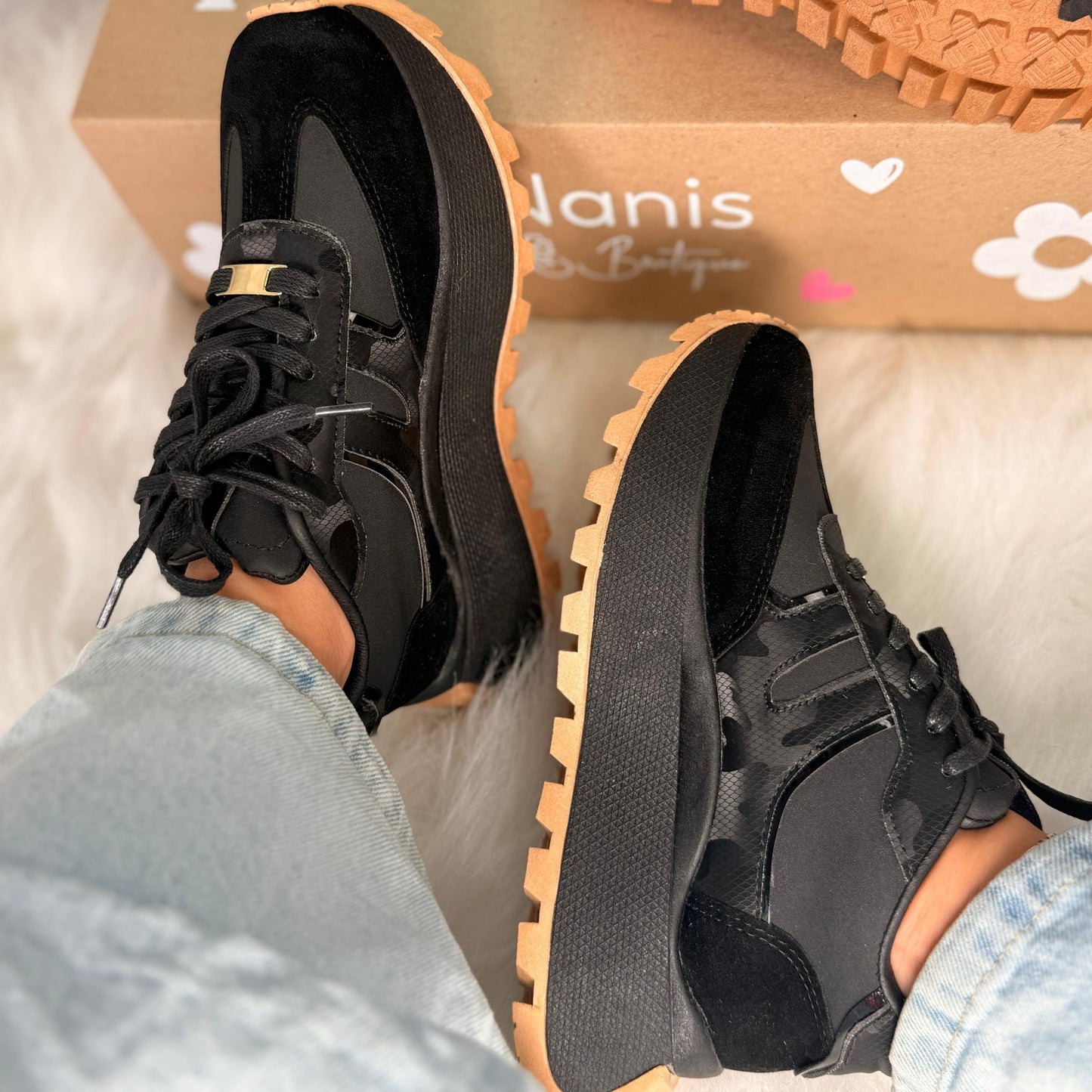 Salo - Urban Colombian Sneakers , Bright Flashes - Style and Comfort.